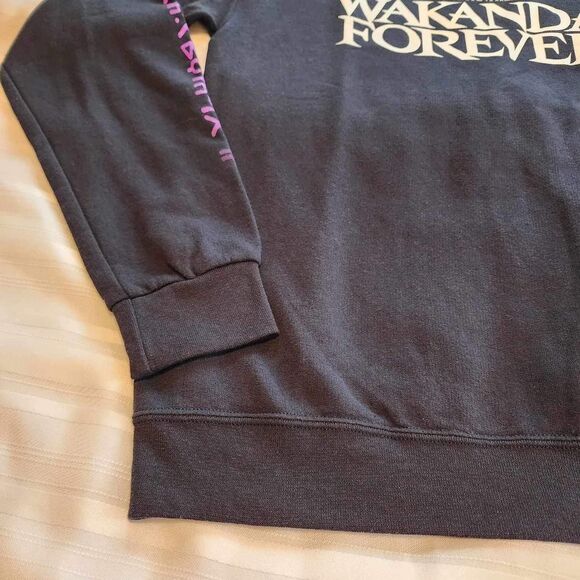RARE Marvel Black Panther Wakanda Forever Theater Promo Crewneck- Small, Black - Picture 6 of 6